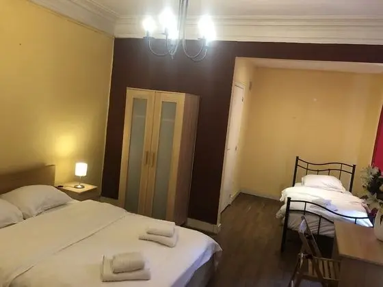 Üç Kişilik Oda