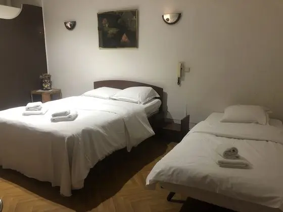 Üç Kişilik Oda