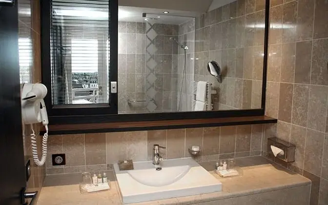 Tek Büyük Yataklı Oda, Şehir Manzaralı (Emeraude)