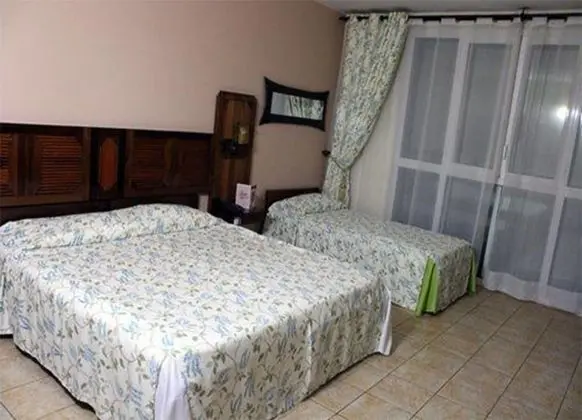 Üç Kişilik Oda