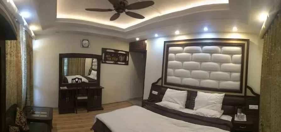 Luxury Tek Büyük Yataklı Oda, 1 En Büyük (King) Boy Yatak, Nehir Manzaralı