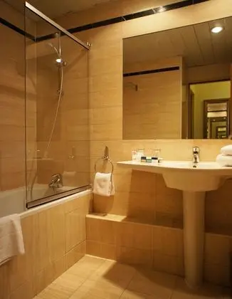 Tek Büyük veya İki Ayrı Yataklı Oda, Park Manzaralı