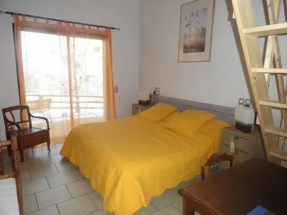 Üç Kişilik Oda (Soleil Couchant)