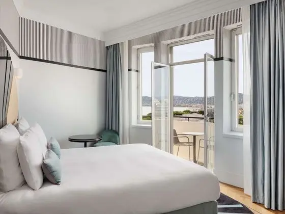 Superior Tek Büyük Yataklı Oda, Balkon, Deniz Manzaralı (high floor)