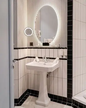 Superior Tek Büyük Yataklı Oda, Balkon, Deniz Manzaralı (high floor)