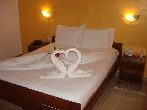 Üç Kişilik Oda