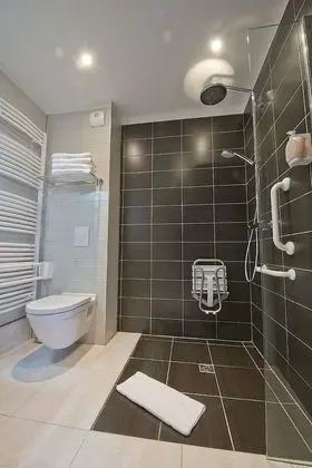 Üç Kişilik Oda