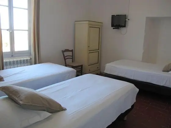 Standard Üç Kişilik Oda, Banyolu/Duşlu (7)