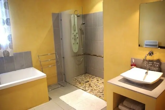 Ev (Maison des Bleuets)