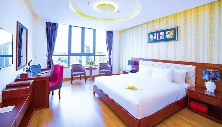 Deluxe Tek Büyük Yataklı Oda, Kısmi Deniz Manzaralı