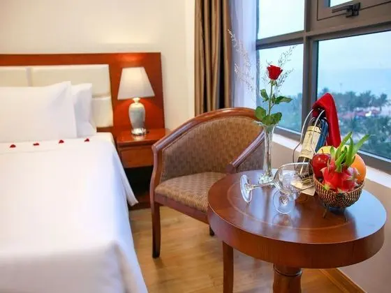 Deluxe Tek Büyük Yataklı Oda, Kısmi Deniz Manzaralı