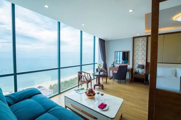 Le Hoang Suite