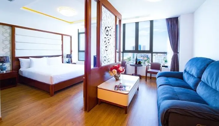 Le Hoang Suite
