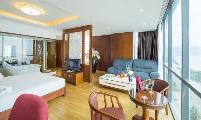 Le Hoang Suite