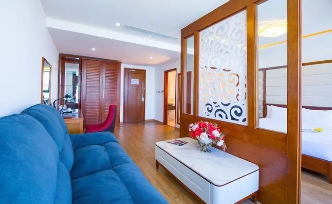 Le Hoang Suite