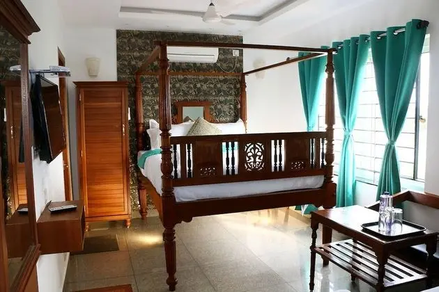 Deluxe Heritage Triple