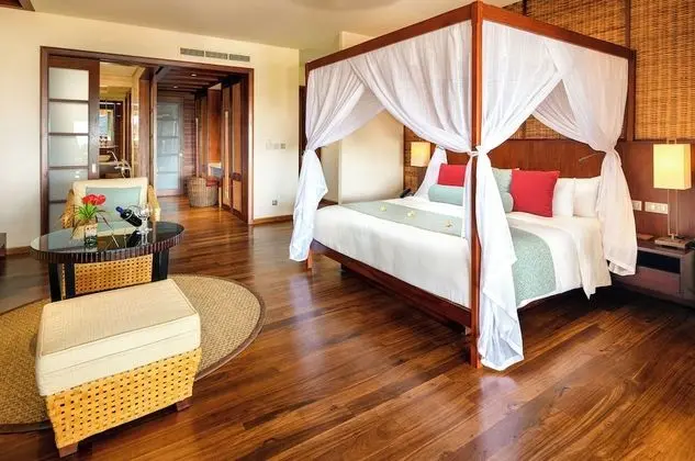 Luxury Lagoona Suite with Garden