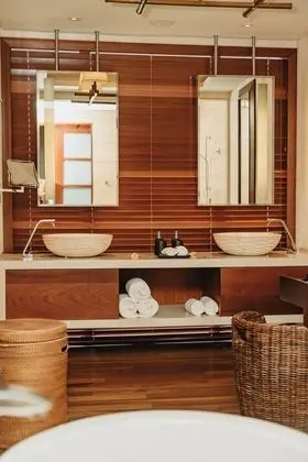 Luxury Lagoona Suite with Garden