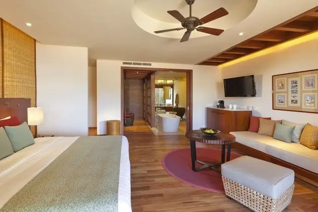 Luxury Lagoona Suite with Garden