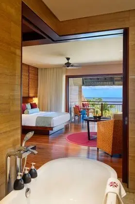 Luxury Lagoona Suite with Garden
