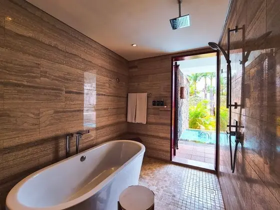 Luxury Pool Suite