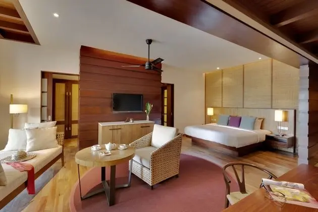 Luxury Pool Suite