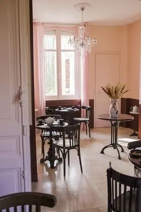 Premier Tek Büyük Yataklı Oda, Özel Banyo, Avlu Manzaralı