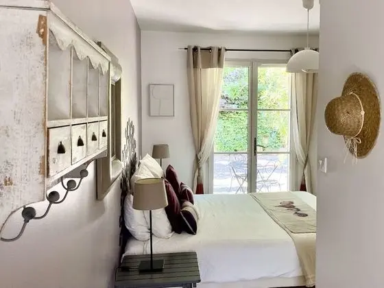 Comfort Tek Büyük Yataklı Oda, Özel Banyo (Figuier)