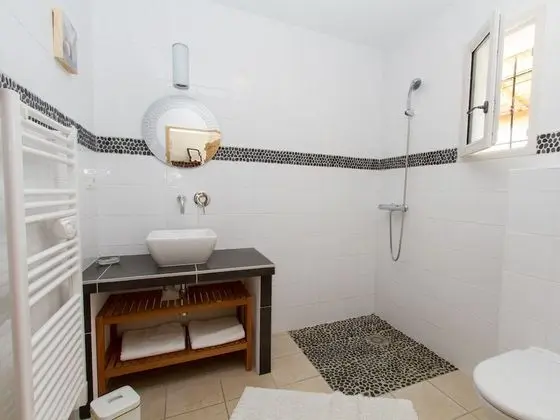 Comfort Tek Büyük Yataklı Oda, Özel Banyo (Figuier)