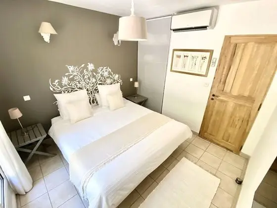 Family Süit, Özel Banyo, Havuz Manzaralı (Amandier)