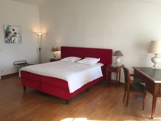 Deluxe Tek Büyük veya İki Ayrı Yataklı Oda, Banyolu/Duşlu, Bahçe Manzaralı