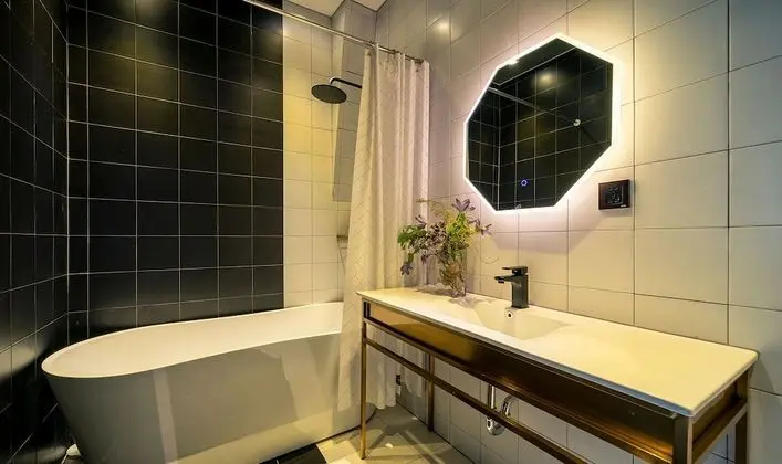 Deluxe Tek Büyük Yataklı Oda, Küvet, Şehir Manzaralı