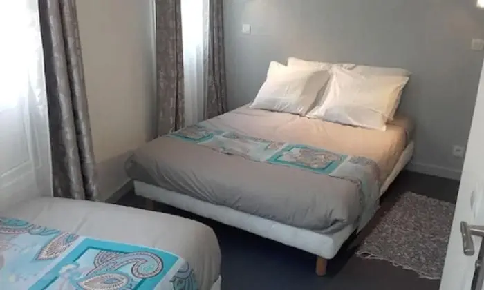 Üç Kişilik Oda