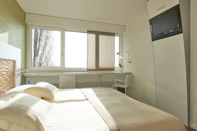 Tek Büyük veya İki Ayrı Yataklı Oda, Göl Manzaralı