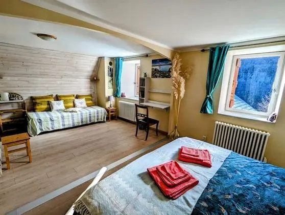 Premium Üç Kişilik Oda, Özel Banyo, Dağ Manzaralı (Chambre Printemps )