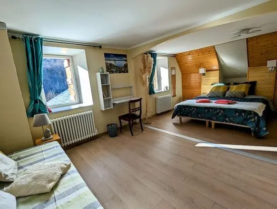 Premium Üç Kişilik Oda, Özel Banyo, Dağ Manzaralı (Chambre Printemps )
