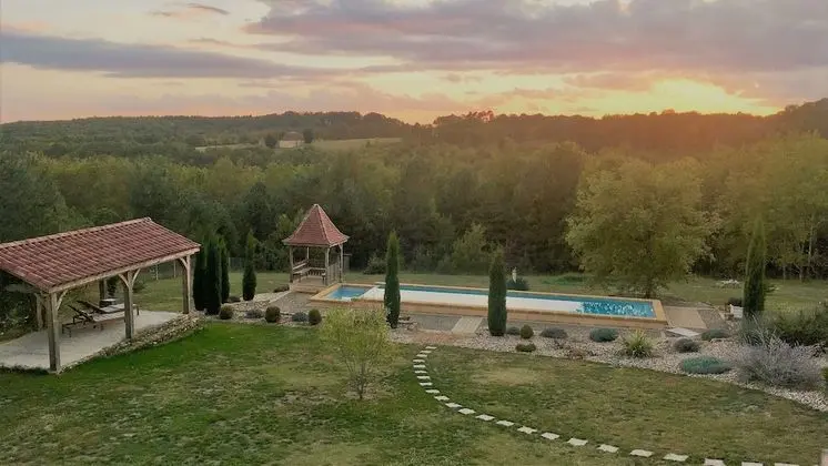 Comfort Tek Büyük Yataklı Oda, 1 Büyük (Queen) Boy Yatak, Havuz Manzaralı