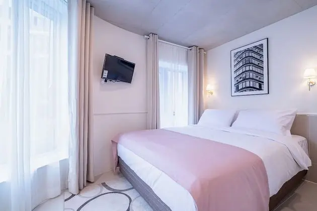 Deluxe Tek Büyük Yataklı Oda (201)
