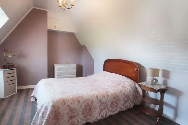 Dört Kişilik Oda, 1 Büyük (Queen) Boy Yatak ve Çekyat, Deniz Manzaralı, Denize Sıfır