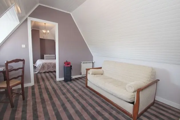 Dört Kişilik Oda, 1 Büyük (Queen) Boy Yatak ve Çekyat, Deniz Manzaralı, Denize Sıfır