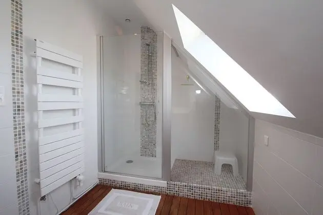 Dört Kişilik Oda, 1 Büyük (Queen) Boy Yatak ve Çekyat, Deniz Manzaralı, Denize Sıfır