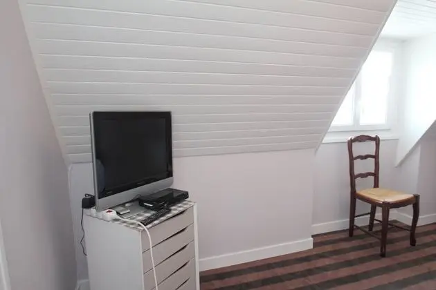 Dört Kişilik Oda, 1 Büyük (Queen) Boy Yatak ve Çekyat, Deniz Manzaralı, Denize Sıfır