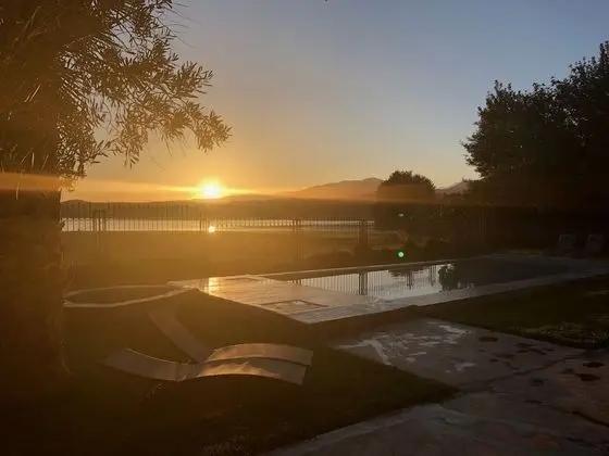 Villa, Göl Manzaralı