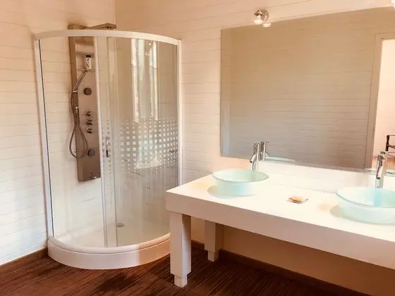 Villa, Göl Manzaralı