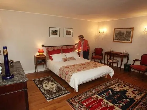 Tek Büyük Yataklı Oda (Rouge)