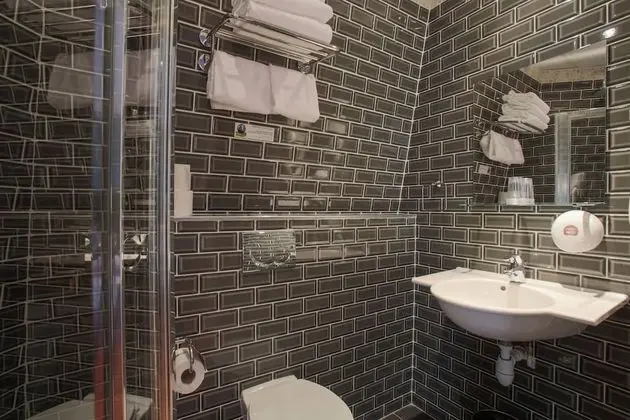 Classic Tek Büyük Yataklı Oda