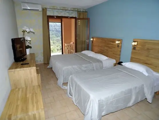 Üç Kişilik Oda