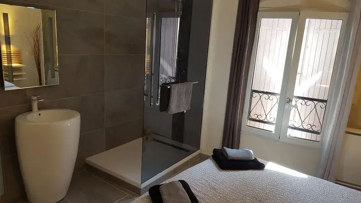 Classic Tek Büyük Yataklı Oda (2)