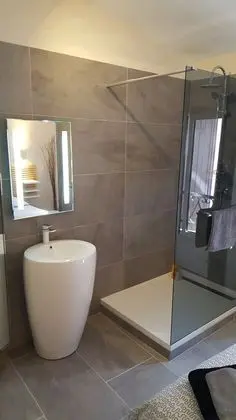 Classic Tek Büyük Yataklı Oda (2)