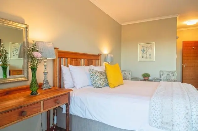 Luxury Tek Büyük Yataklı Oda, Balkon, Kısmi Deniz Manzarası
